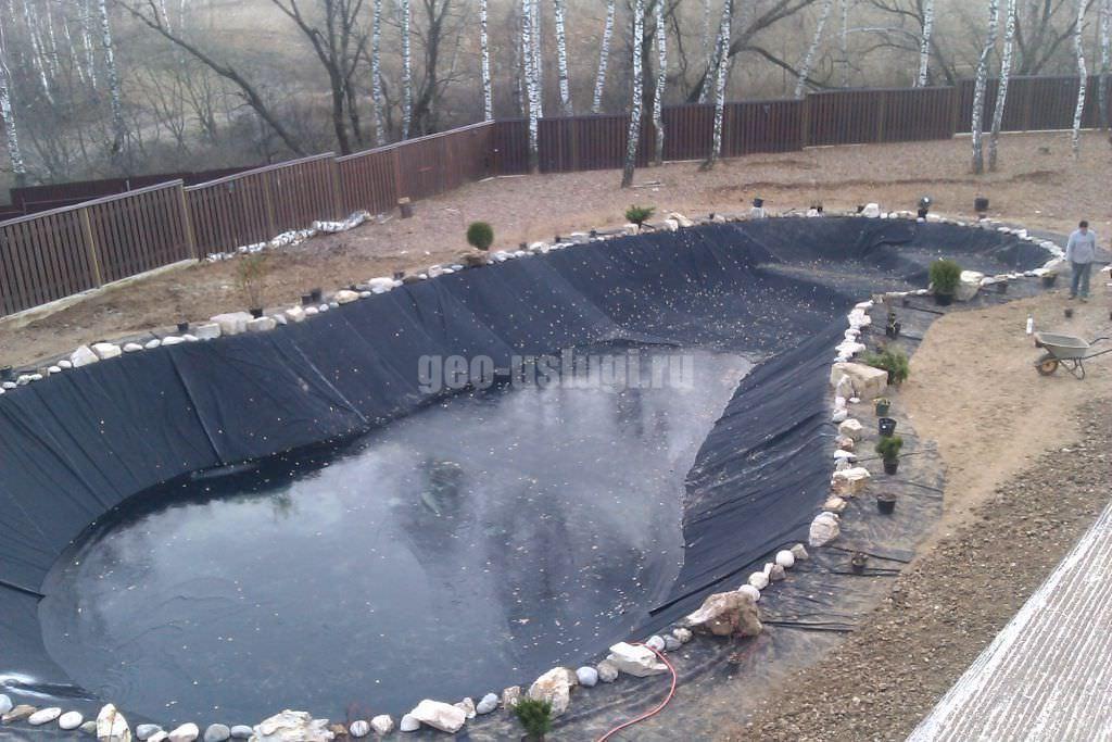 Наполнение водоема водой 
